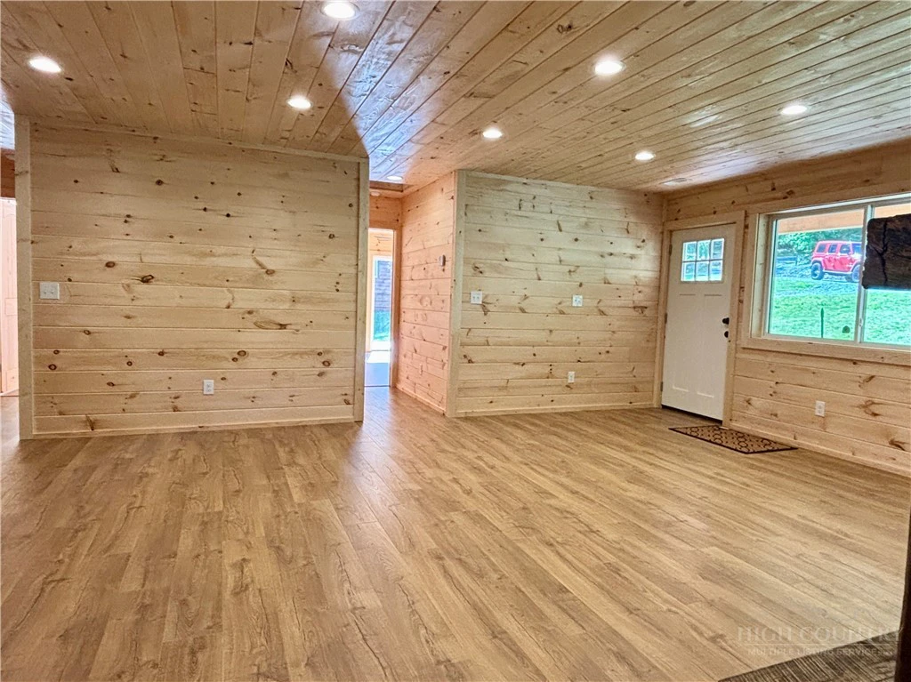 Image number 8 for the current listing