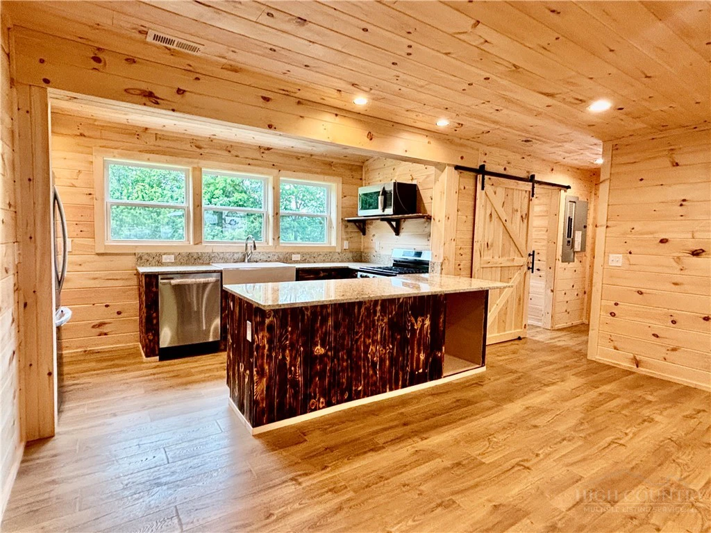 Image number 9 for the current listing