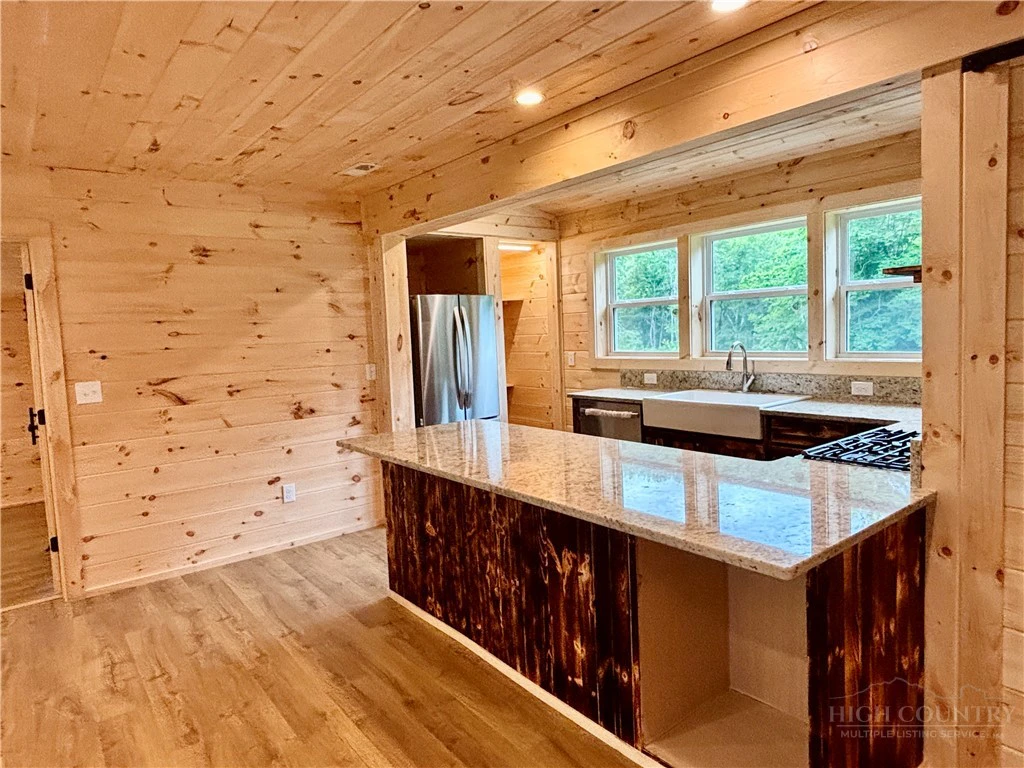 Image number 10 for the current listing