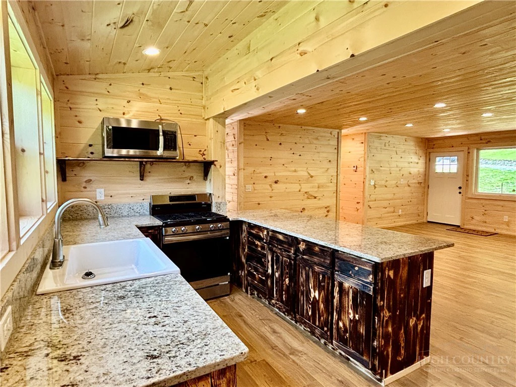 Image number 11 for the current listing
