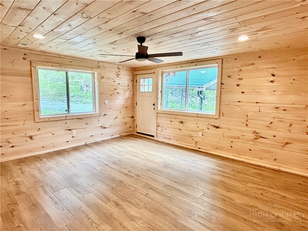 Image number 13 for the current listing