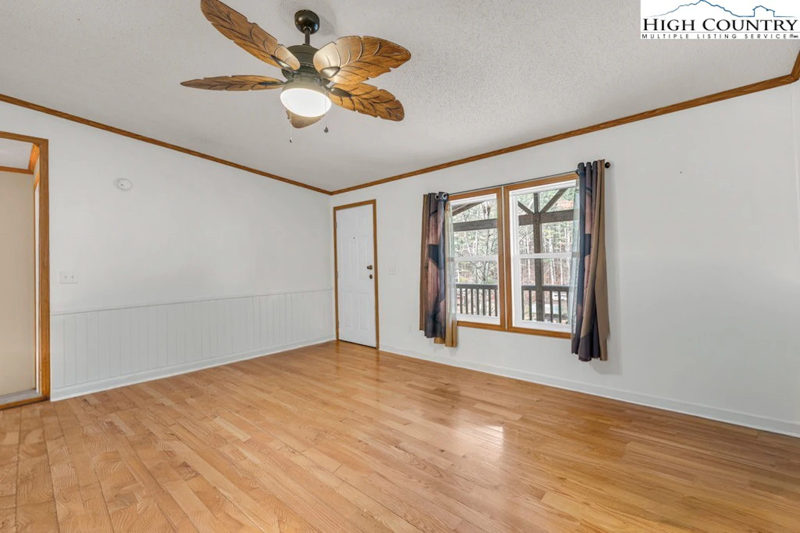 Image number 41 for the current listing