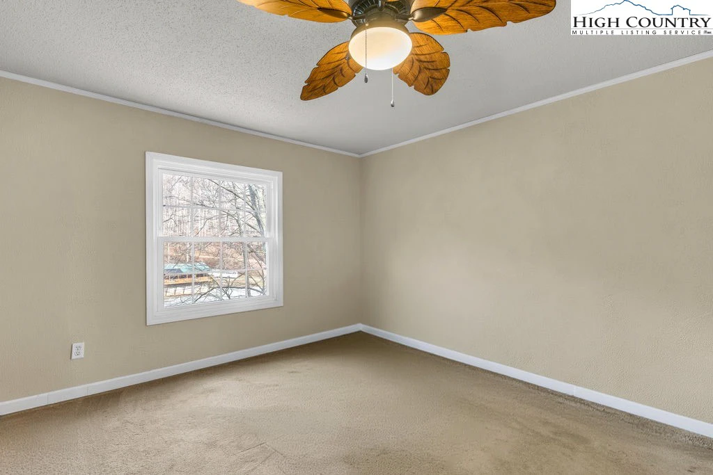 Image number 4 for the current listing