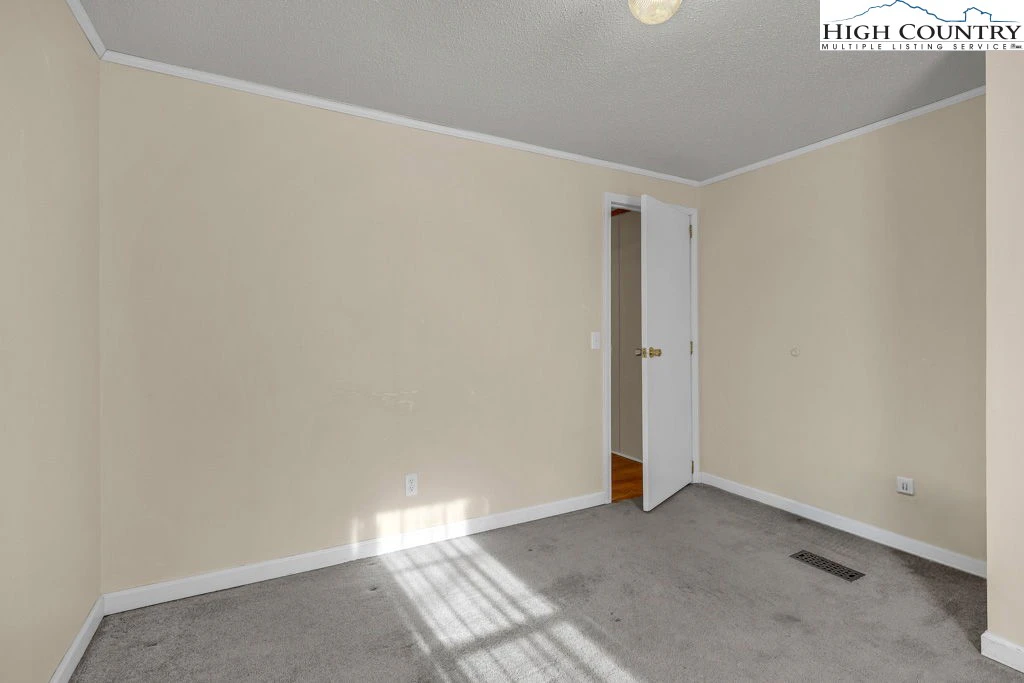 Image number 7 for the current listing