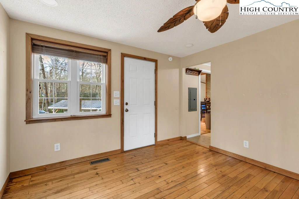 Image number 10 for the current listing