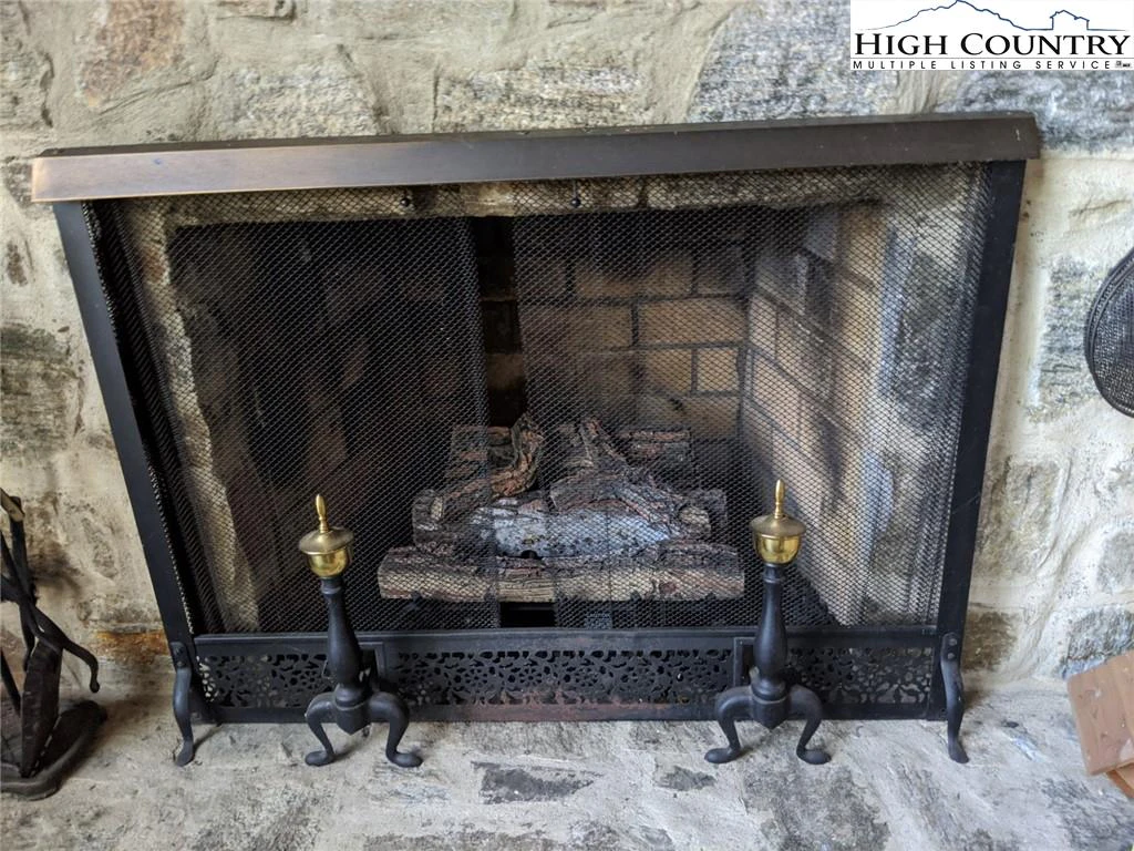 Image number 10 for the current listing