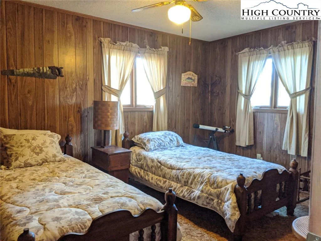 Image number 8 for the current listing