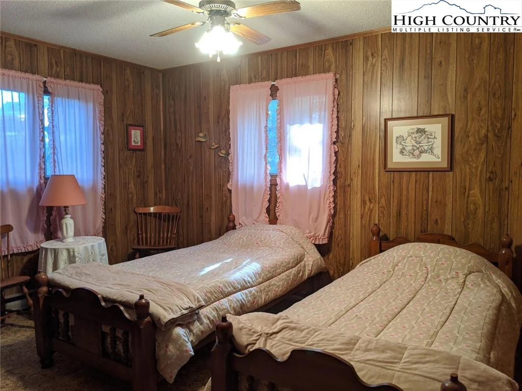 Image number 7 for the current listing