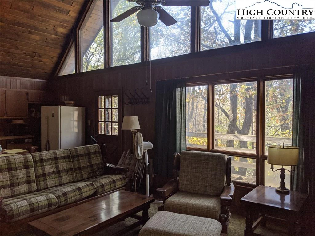 Image number 15 for the current listing