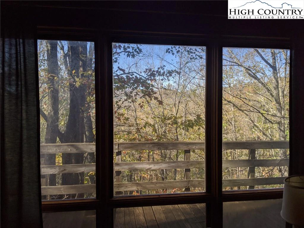 Image number 14 for the current listing