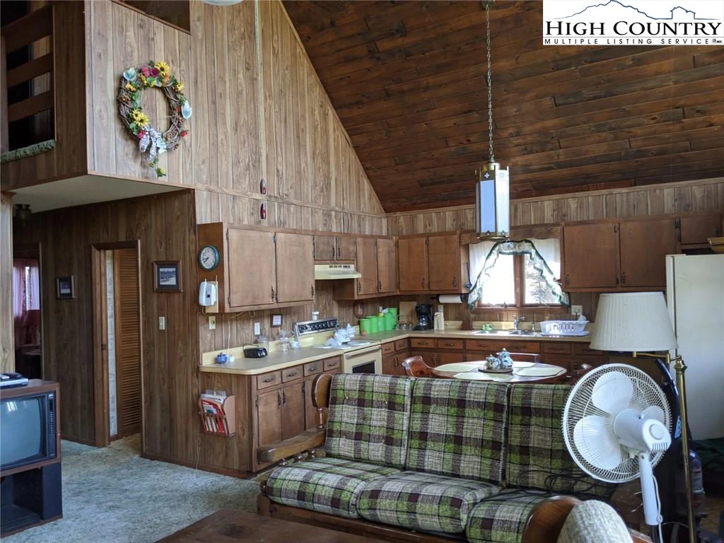 Image number 13 for the current listing