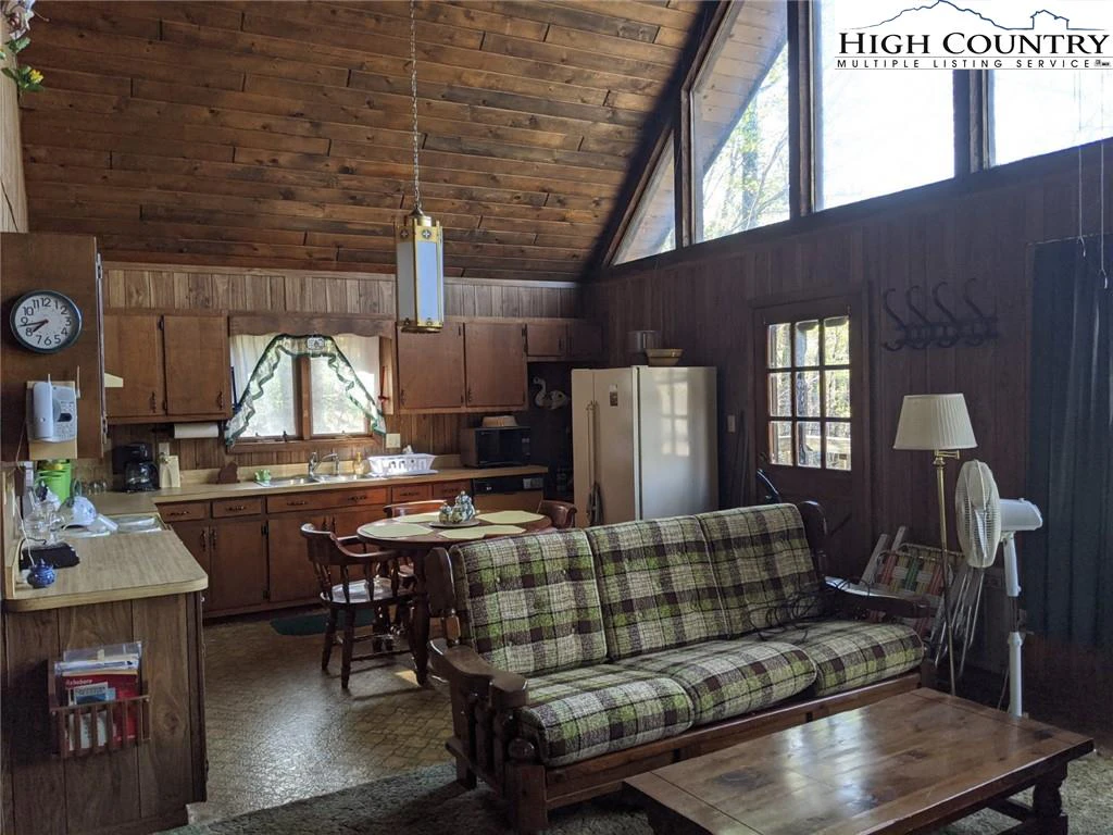 Image number 12 for the current listing