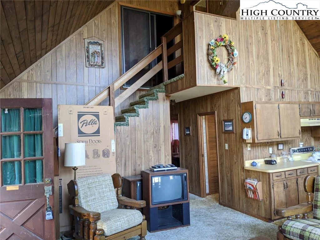 Image number 2 for the current listing
