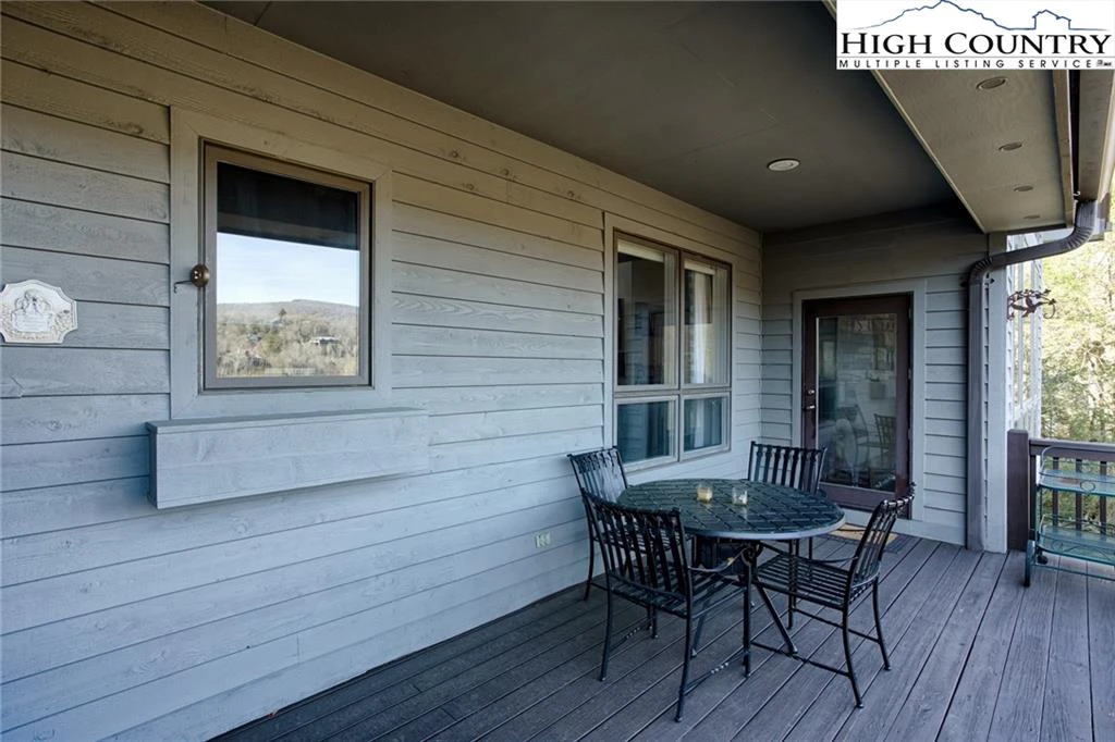 Image number 19 for the current listing