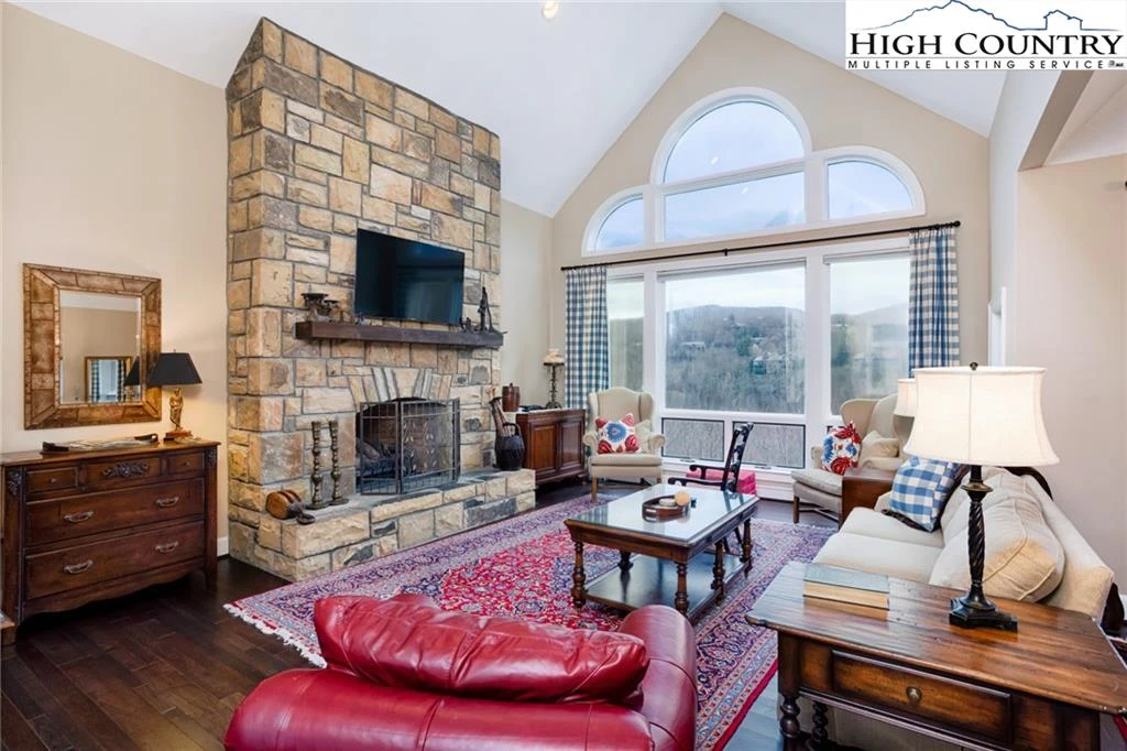 Image number 2 for the current listing