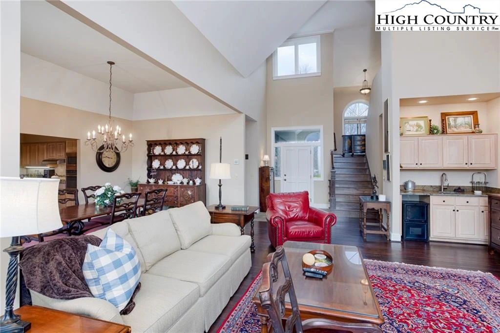 Image number 15 for the current listing