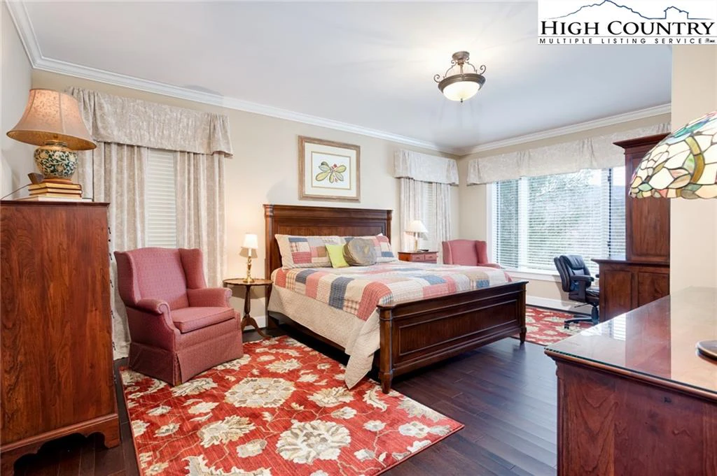 Image number 9 for the current listing