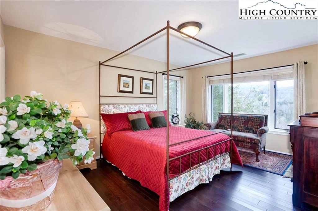 Image number 7 for the current listing