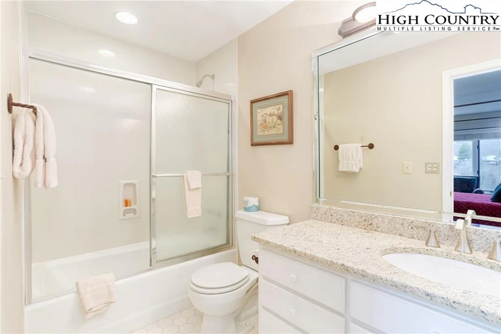 Image number 6 for the current listing