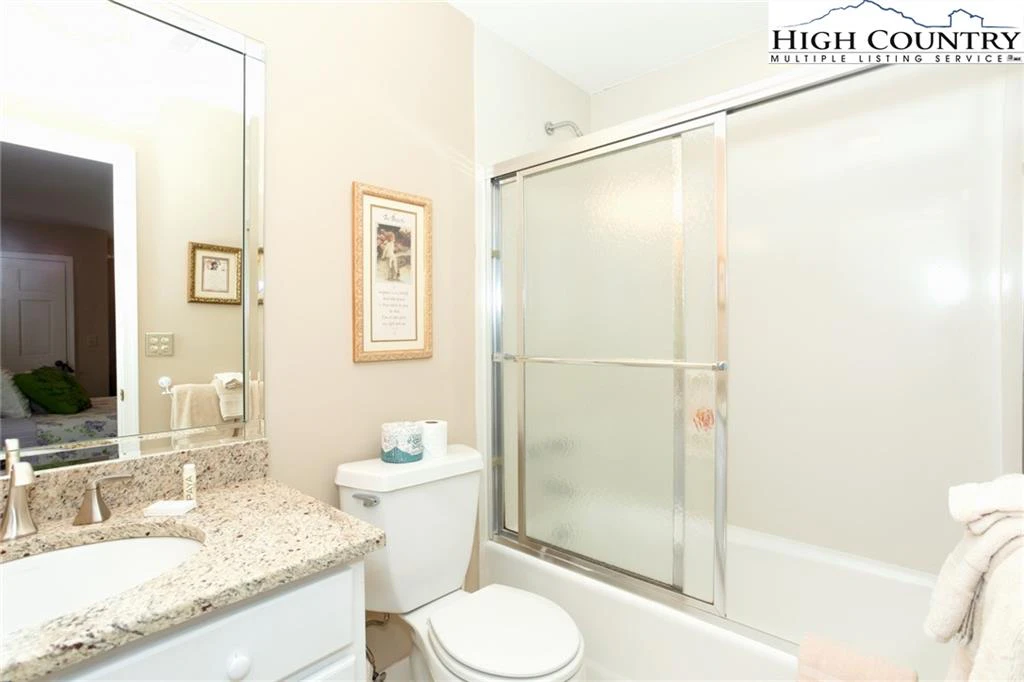Image number 4 for the current listing