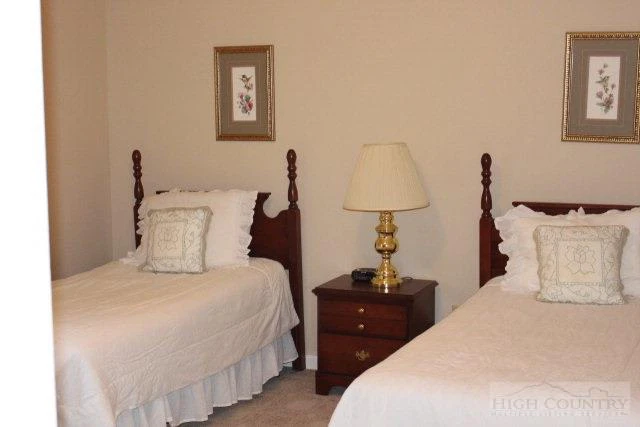 Image number 4 for the current listing