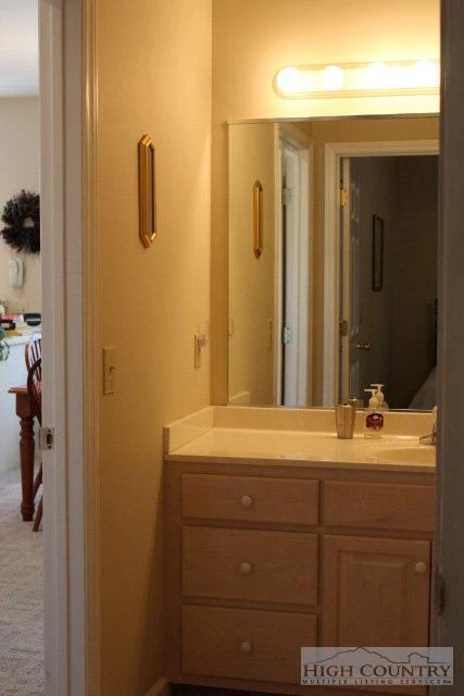 Image number 5 for the current listing