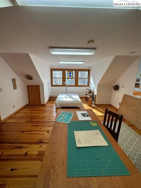 Image number 12 for the current listing