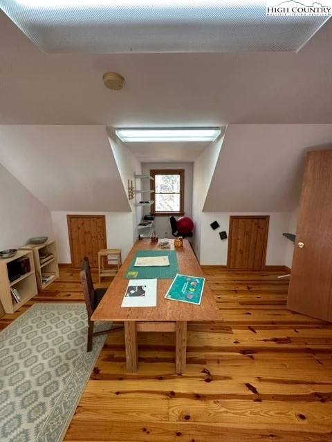 Image number 3 for the current listing
