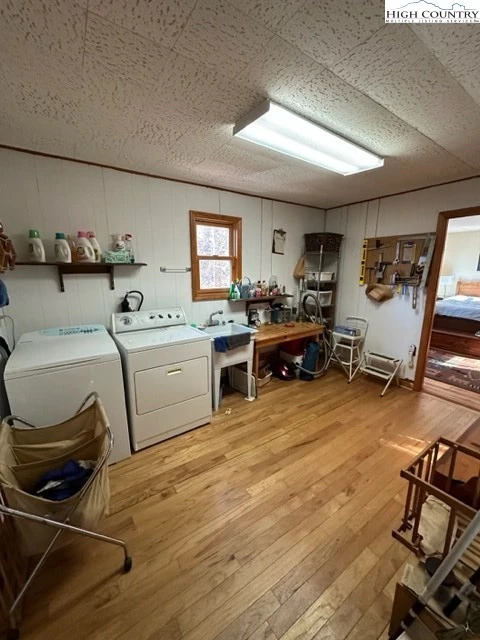 Image number 10 for the current listing