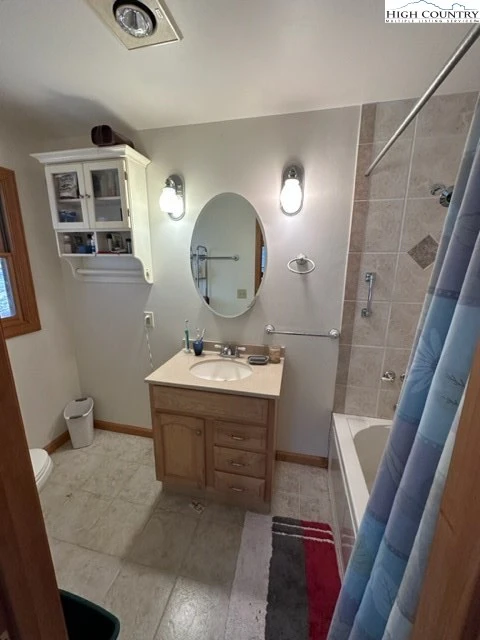 Image number 2 for the current listing