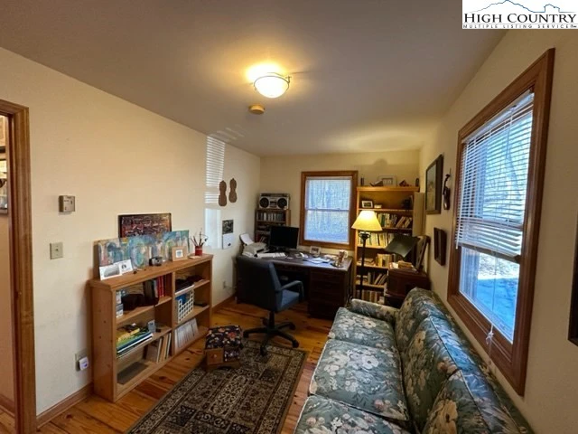 Image number 18 for the current listing