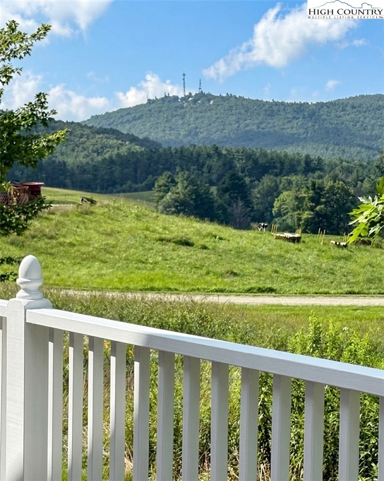 Image number 19 for the current listing