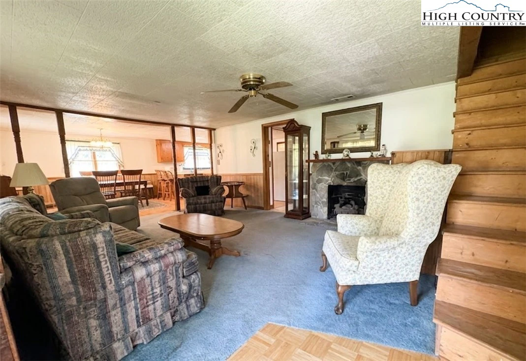Image number 18 for the current listing