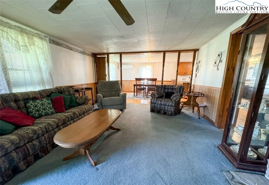 Image number 17 for the current listing