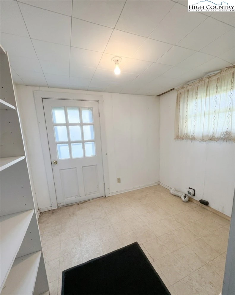 Image number 14 for the current listing
