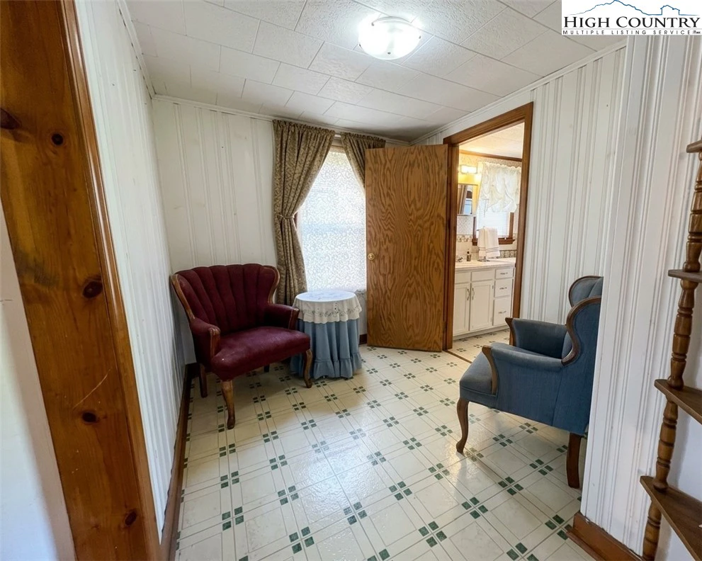 Image number 13 for the current listing
