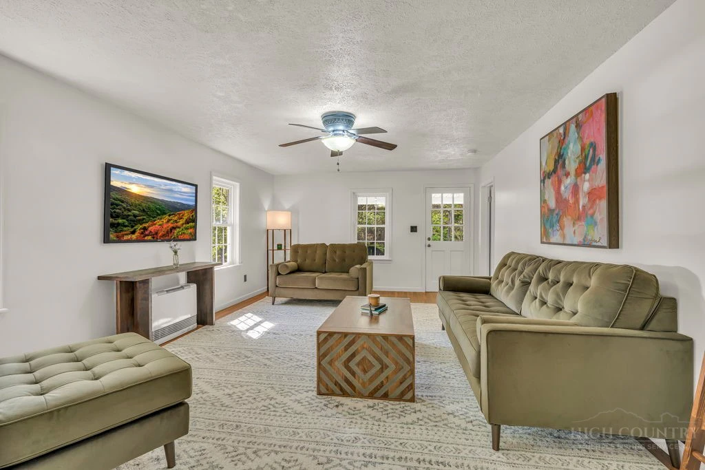 Image number 21 for the current listing