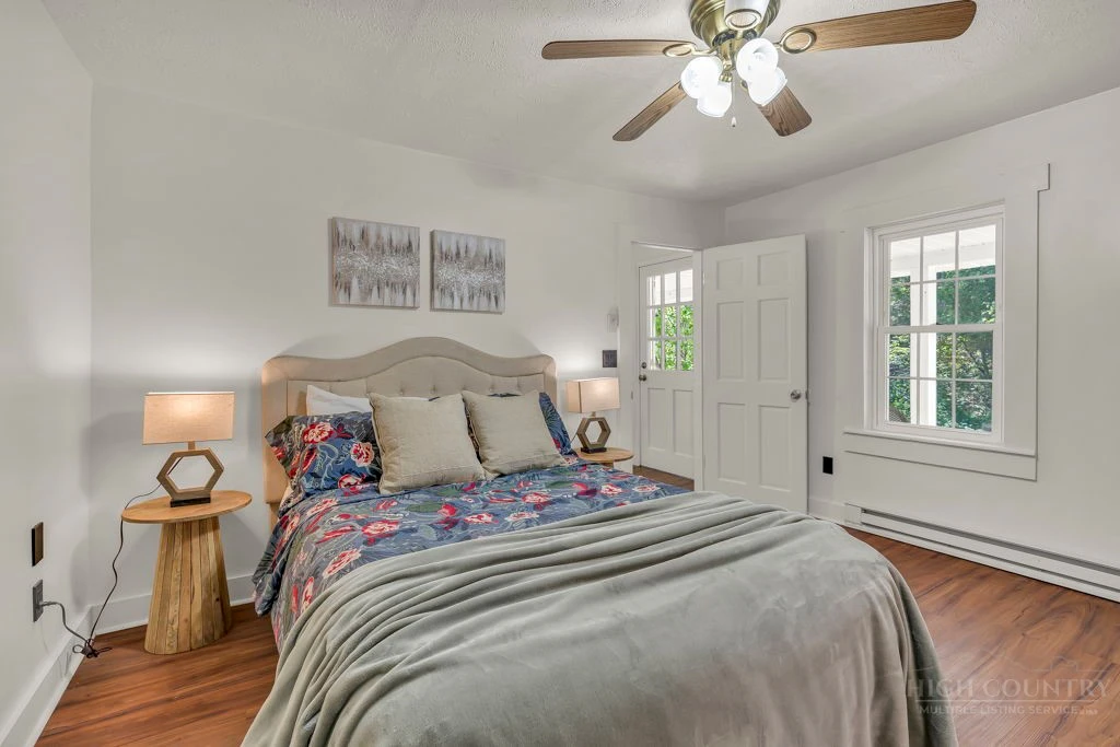 Image number 5 for the current listing