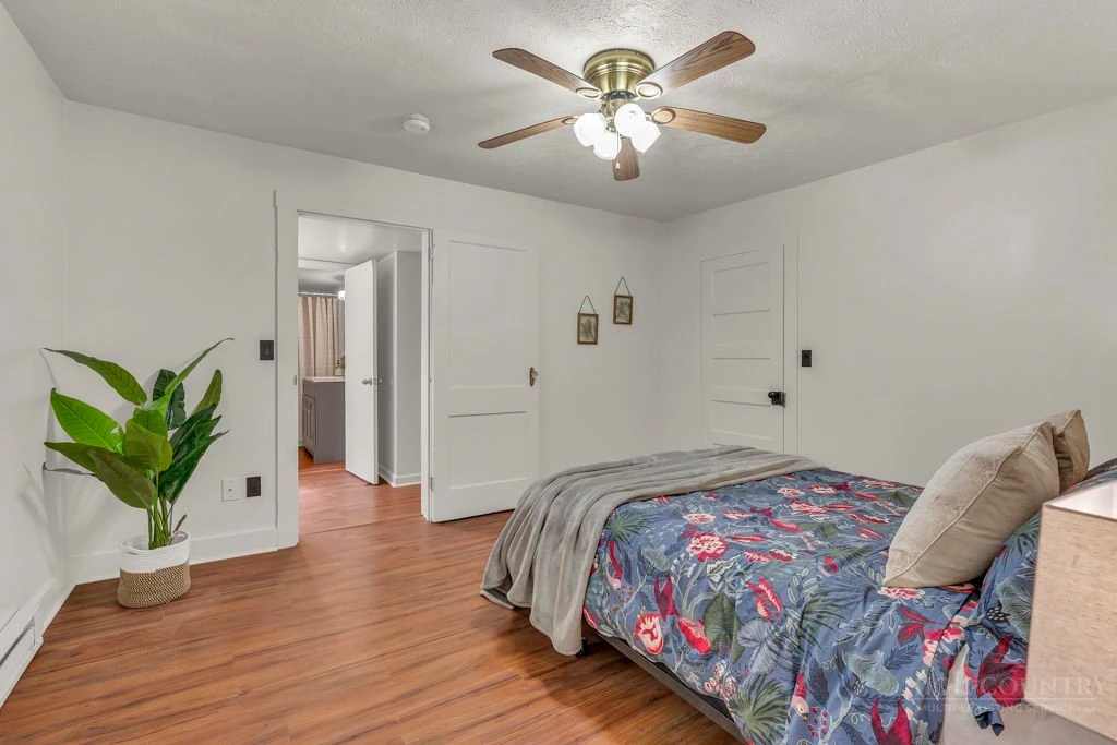 Image number 6 for the current listing