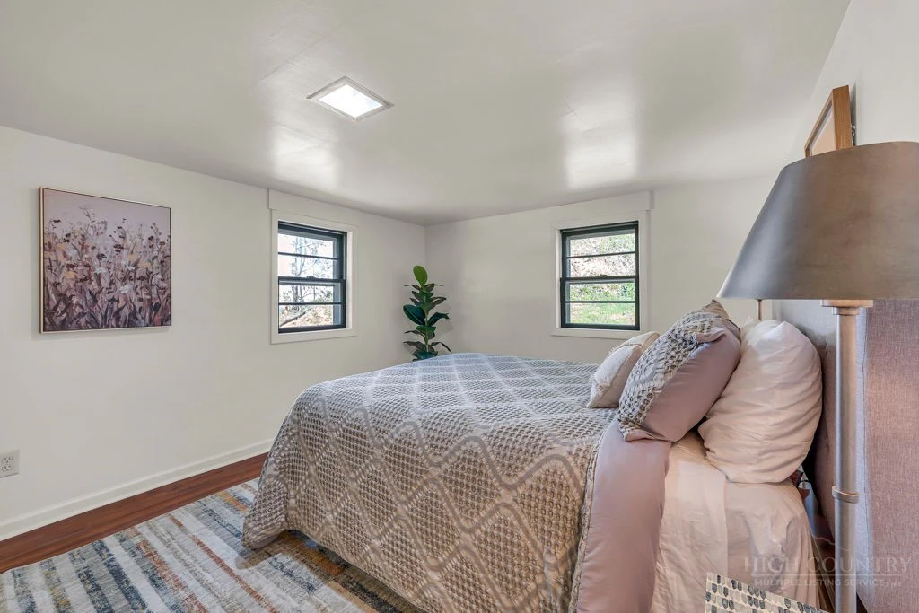Image number 10 for the current listing
