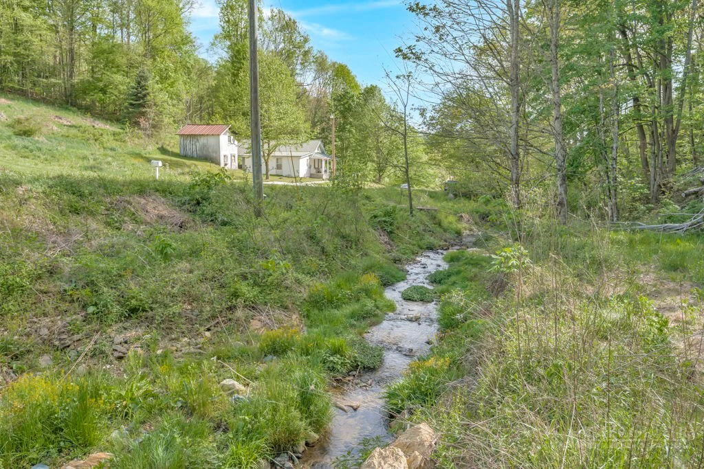 Image number 17 for the current listing