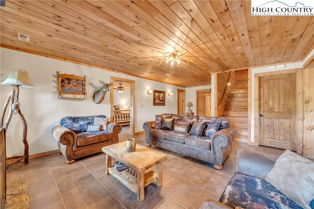 Image number 3 for the current listing