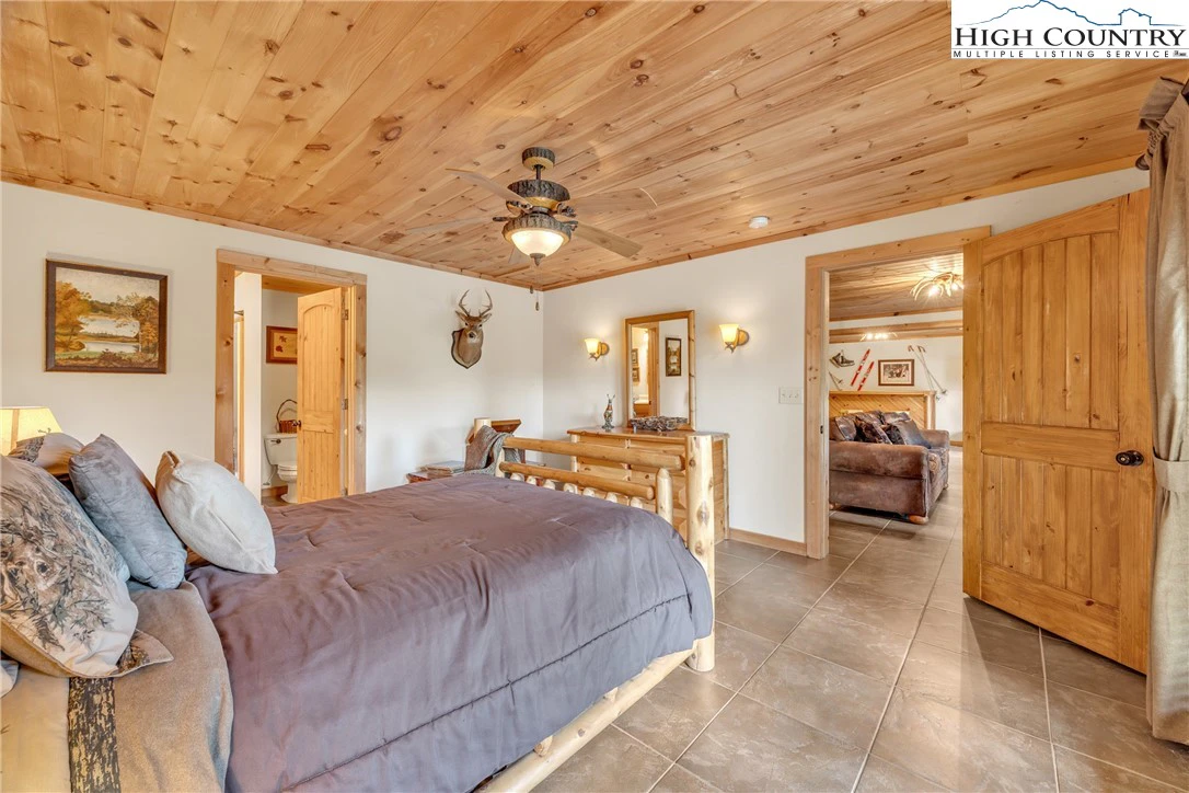 Image number 6 for the current listing