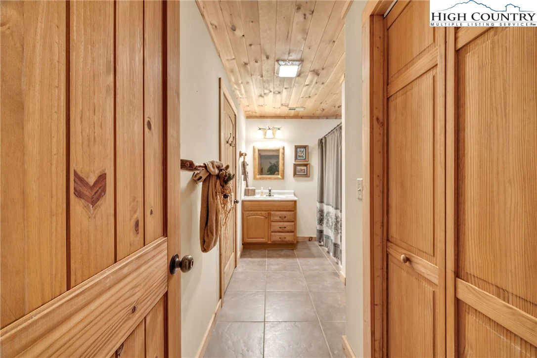 Image number 8 for the current listing
