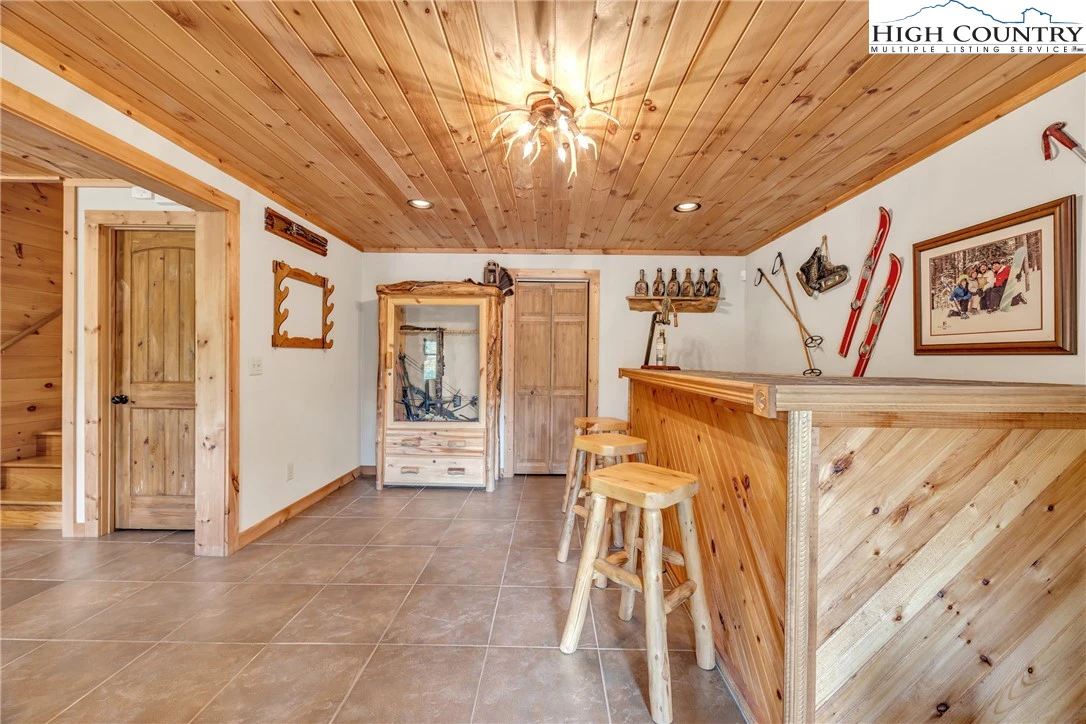 Image number 10 for the current listing