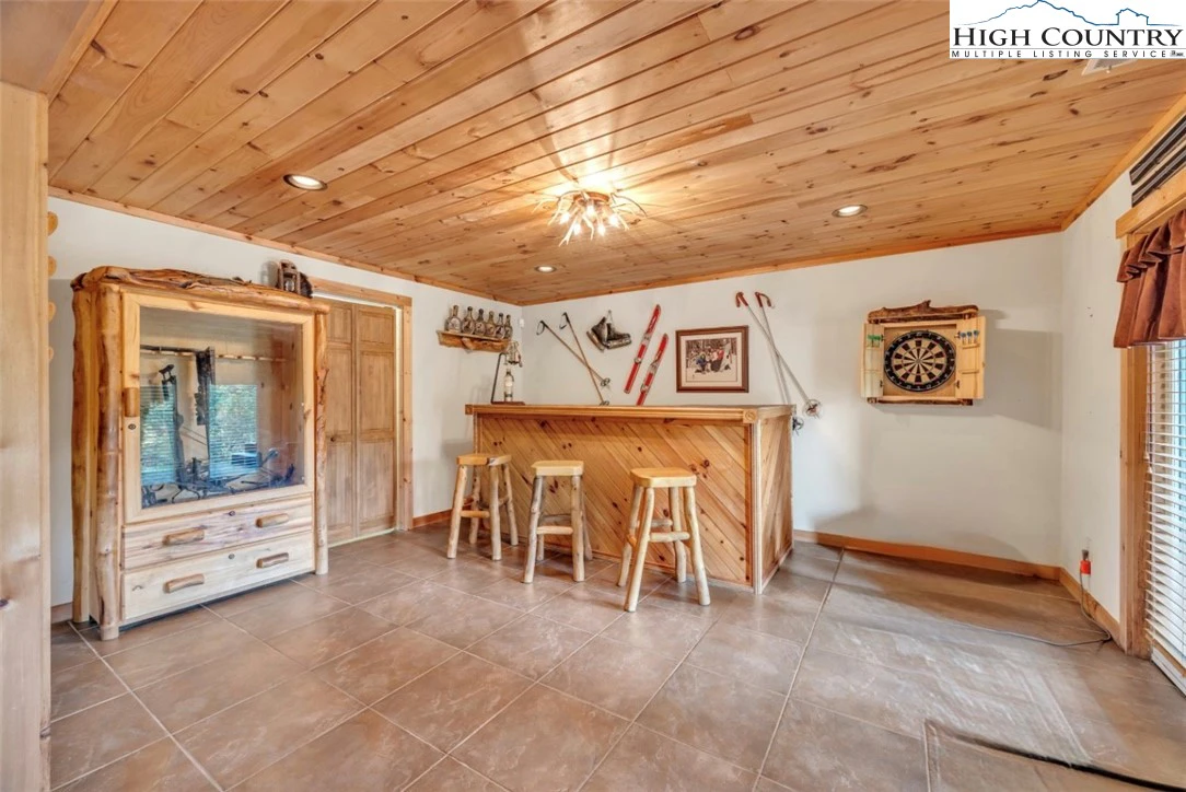 Image number 9 for the current listing
