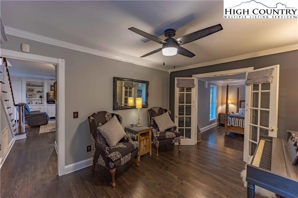 Image number 3 for the current listing