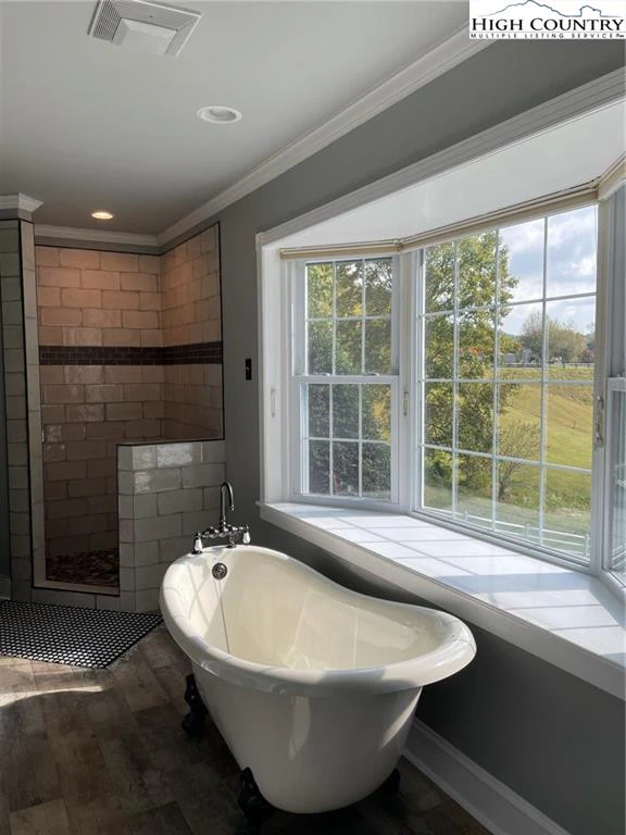 Image number 8 for the current listing