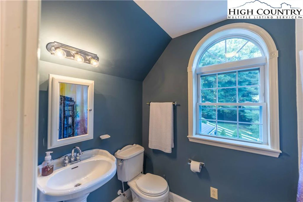Image number 2 for the current listing