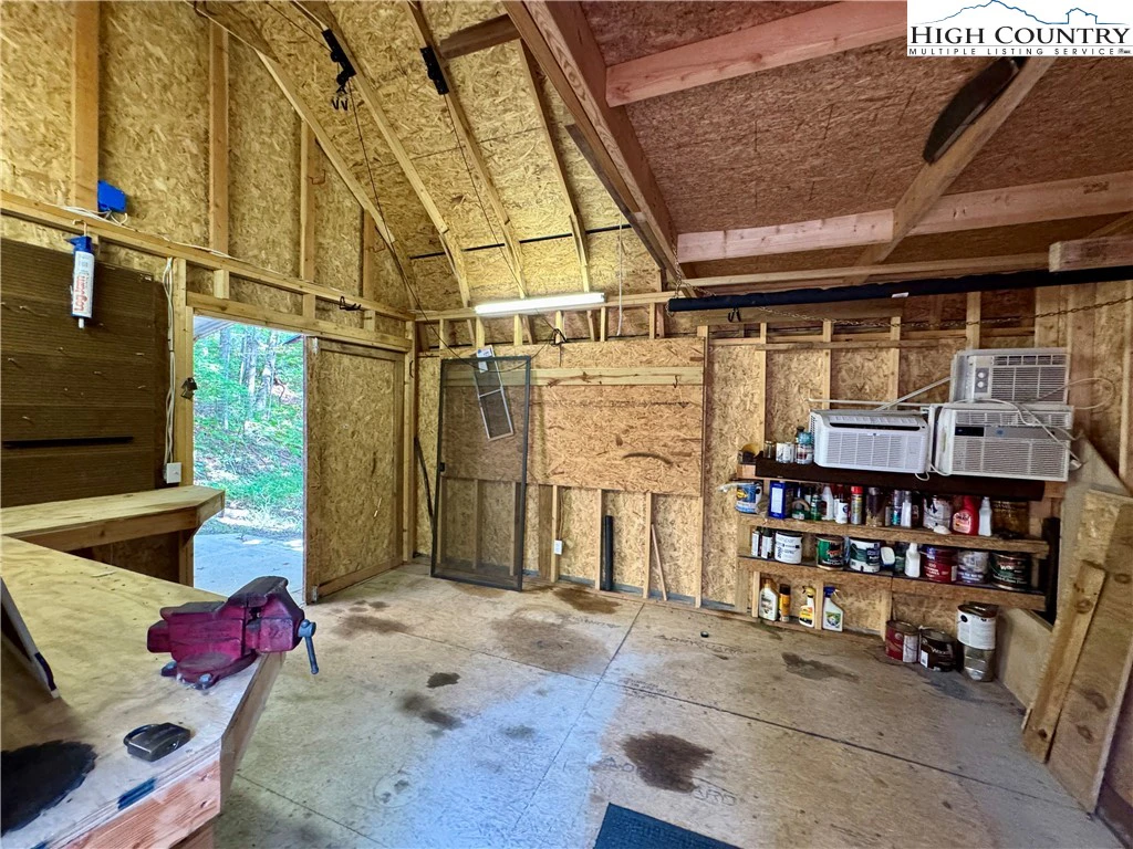 Image number 15 for the current listing